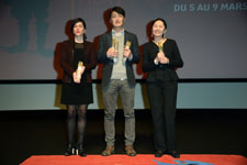 Distributrice (Happyness distribution) de Ugly, Zhanna Issabayeva , Lee Su-jin