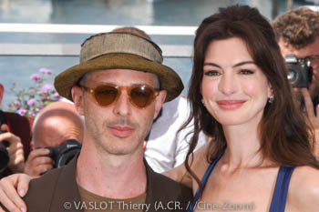 Jeremy Strong, Anne Hathaway