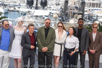 Yorgos Stefanakos, Hunter Schafer, Willem Dafoe, Yorgos Lanthimos, Emma Stone, Hong Chau, Mamoudou Athie, Jesse Plemons, Margaret Qualley, Joe Alwyn