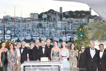 Maria Ekerhovd, Juliette Schrameck, Eskil Vogt, Andrea Berentsen Ottmar, Joachim Trier (Grand Prix), Stellan Skarsgård, Renate Reinsve, Elle Fanning, Inga Ibsdotter Lilleaas, Atilla Salih Yücer