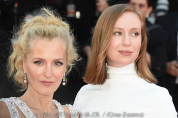 Gillian Anderson, Hannah Einbinder
