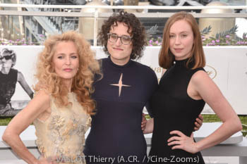 Gillian Anderson, Jane Schoenbrun, Hannah Einbinder