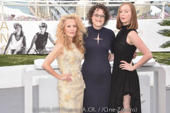 Gillian Anderson, Jane Schoenbrun, Hannah Einbinder