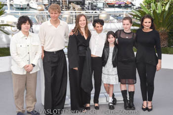 Alex C. Lo, Jakub Gierszał, Saskia Rosendahl, Manuela Martelli, Maya O'Rourke, Maia Rae Domagala, Alejandra García