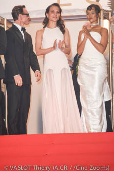Michael Fassbender, Alicia Vikander, Taylor Russell 