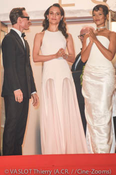Michael Fassbender, Alicia Vikander, Taylor Russell 